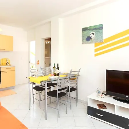 アパート Elegant In With 40 M² Terrace ドゥブロブニク