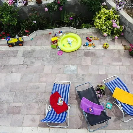 Elegant In With 40 M² Terrace アパート