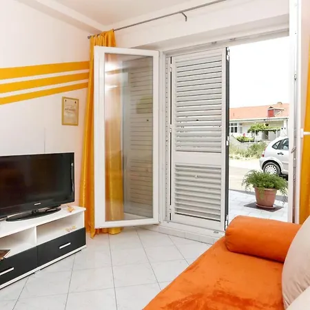 Elegant In With 40 M² Terrace アパート